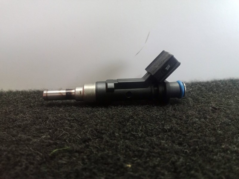Recambio de inyector para toyota yaris 1.3 16v cat referencia OEM IAM 0280158213-2320947010  