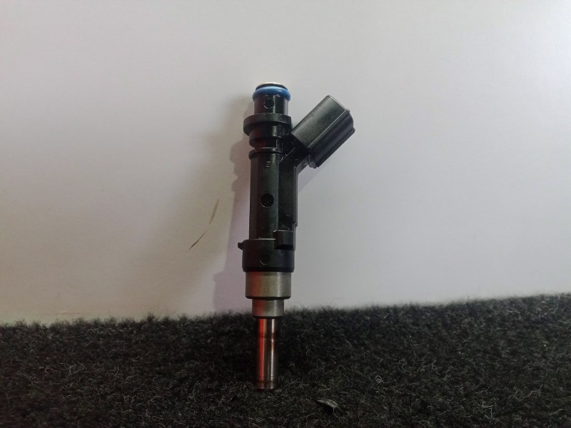 Recambio de inyector para toyota yaris 1.3 16v cat referencia OEM IAM 0280158213-2320947010  
