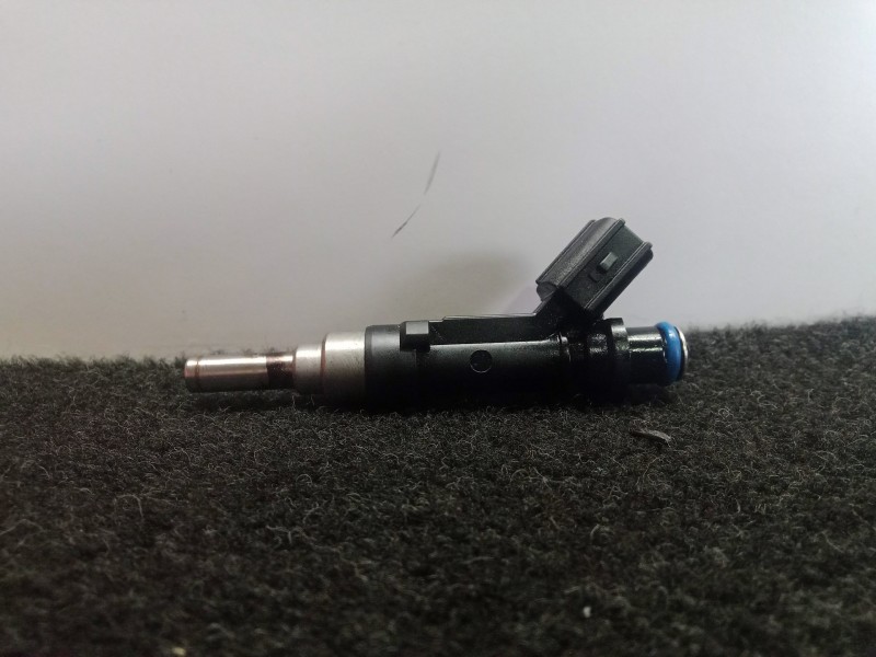 Recambio de inyector para toyota yaris 1.3 16v cat referencia OEM IAM 0280158213-2320947010  