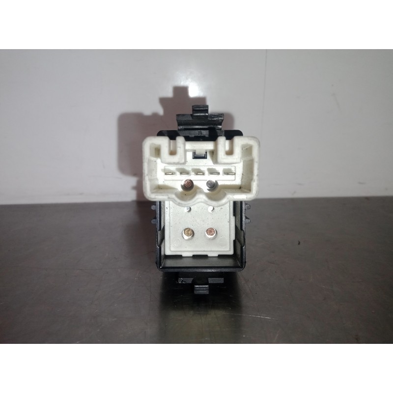 Recambio de mando elevalunas trasero derecho para toyota yaris (ncp1/nlp1/scp1) 1.4 turbodiesel cat referencia OEM IAM NOTIENERE