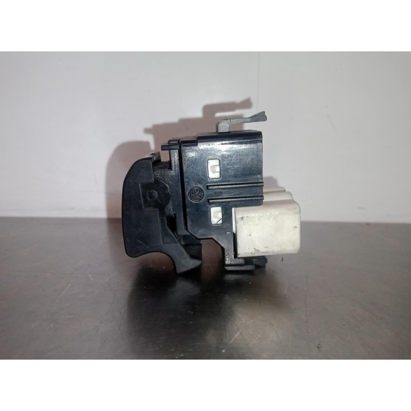 Recambio de mando elevalunas trasero derecho para toyota yaris (ncp1/nlp1/scp1) 1.4 turbodiesel cat referencia OEM IAM NOTIENERE