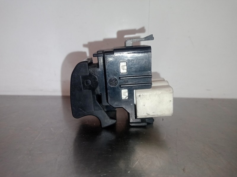 Recambio de mando elevalunas trasero derecho para toyota yaris (ncp1/nlp1/scp1) 1.4 turbodiesel cat referencia OEM IAM NOTIENERE