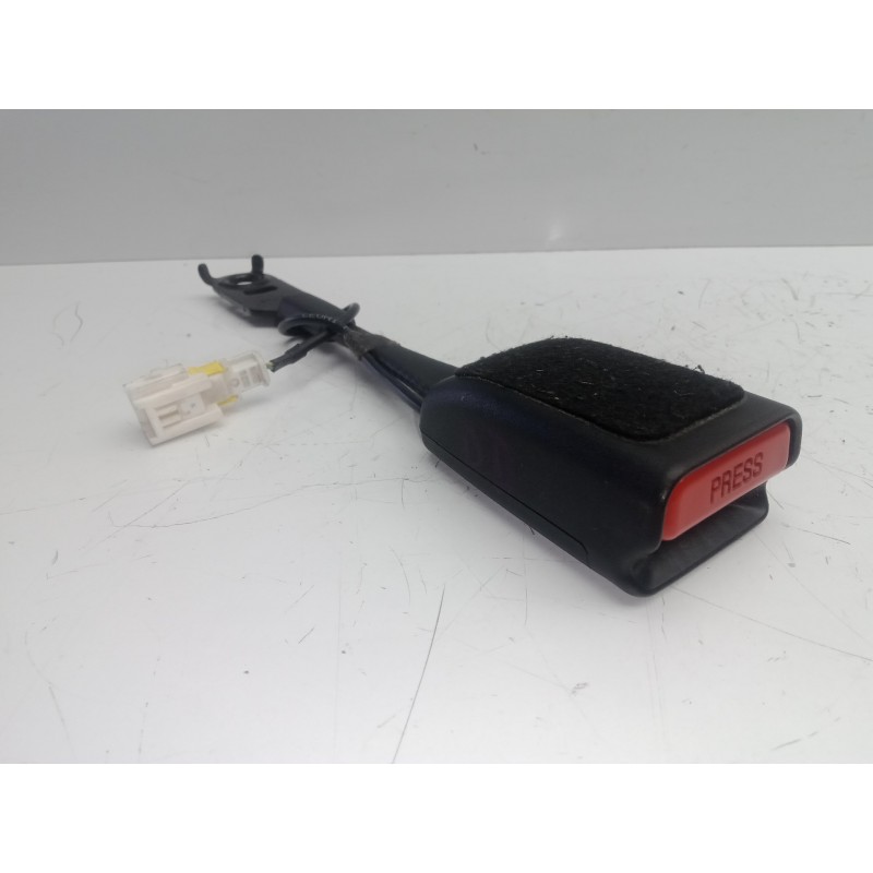 Recambio de enganche cinturon delantero derecho para citroën c4 lim. 1.6 hdi fap referencia OEM IAM 96748384XT  