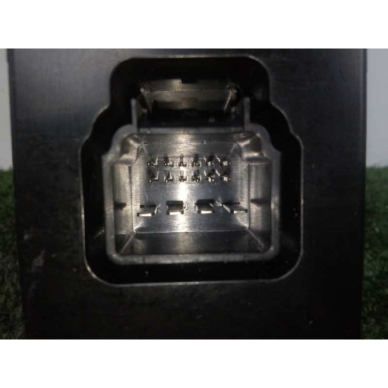 Recambio de mando elevalunas delantero derecho para kia carnival 2.9 crdi cat referencia OEM IAM 935754D120-935754D120OT  