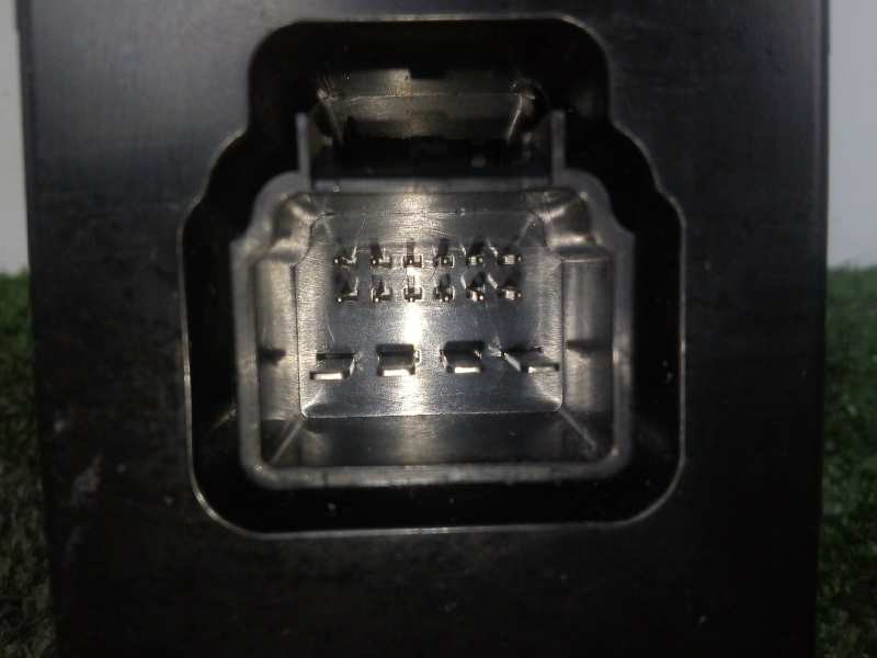 Recambio de mando elevalunas delantero derecho para kia carnival 2.9 crdi cat referencia OEM IAM 935754D120-935754D120OT  