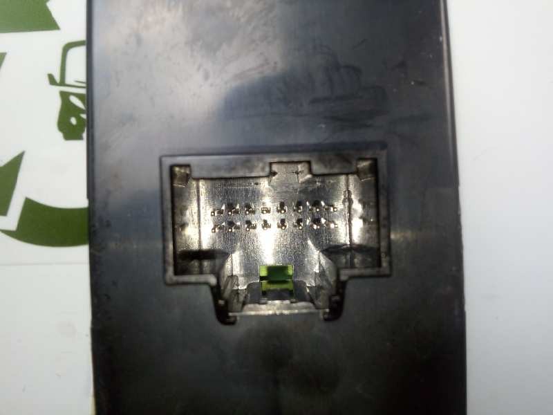 Recambio de mando elevalunas delantero derecho para kia carnival 2.9 crdi cat referencia OEM IAM 935754D120-935754D120OT  