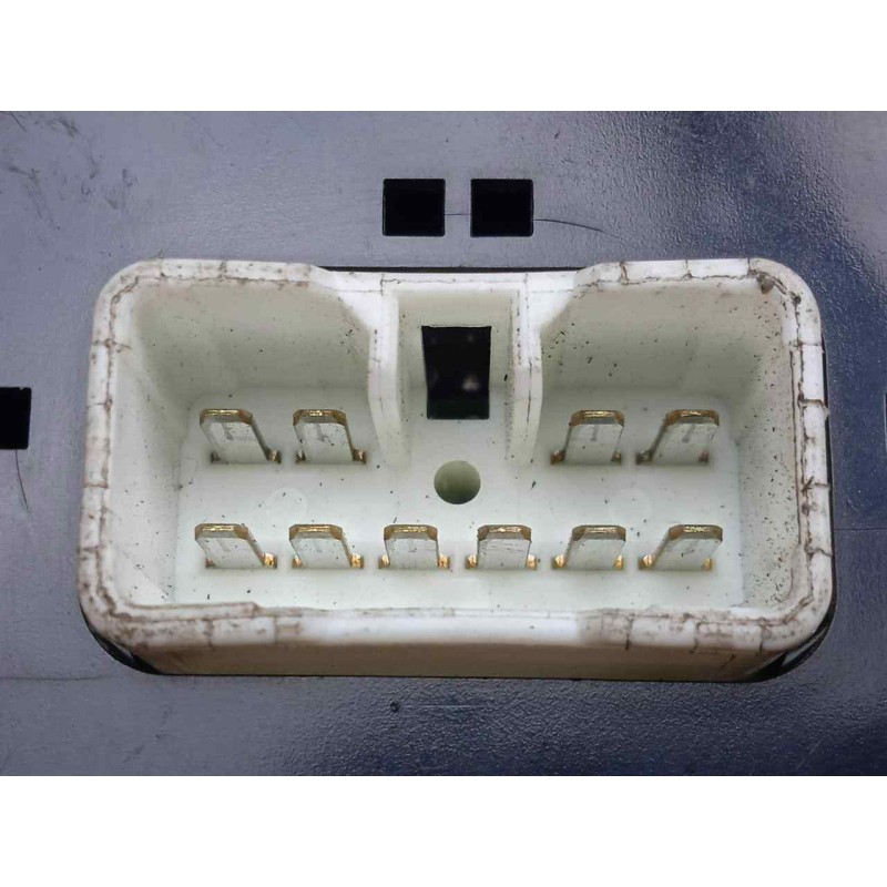 Recambio de mando elevalunas trasero izquierdo para hyundai grandeur / azera 2.2 crdi referencia OEM IAM 202003416-926503L000  