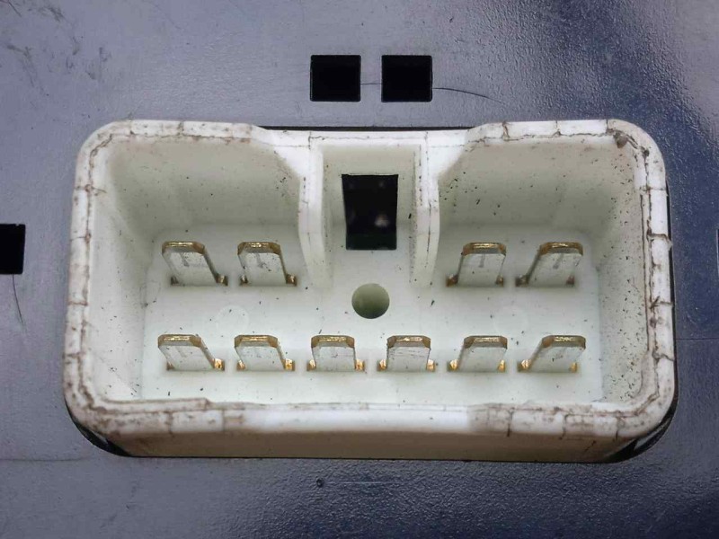 Recambio de mando elevalunas trasero izquierdo para hyundai grandeur / azera 2.2 crdi referencia OEM IAM 202003416-926503L000  