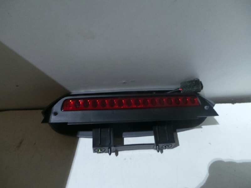 Recambio de luz central de freno para kia carens referencia OEM IAM 0K2FB5158044 MATERIAL NUEVO ORIGINAL KIA