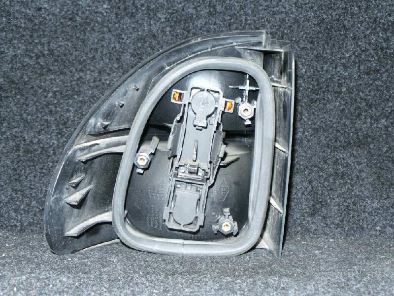 Recambio de piloto trasero derecho para renault laguna (b56) 1.8 referencia OEM IAM  1.SERIE EXTERIOR