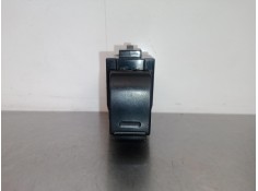 Recambio de mando elevalunas trasero derecho para toyota avensis berlina (t 22) 2.0 turbodiesel cat referencia OEM IAM NOTIENERE