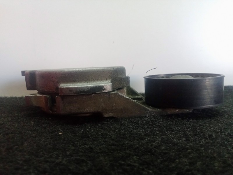 Recambio de tensor correa auxiliar para toyota auris 1.4 turbodiesel cat referencia OEM IAM NOTIENEREFERENCIA  