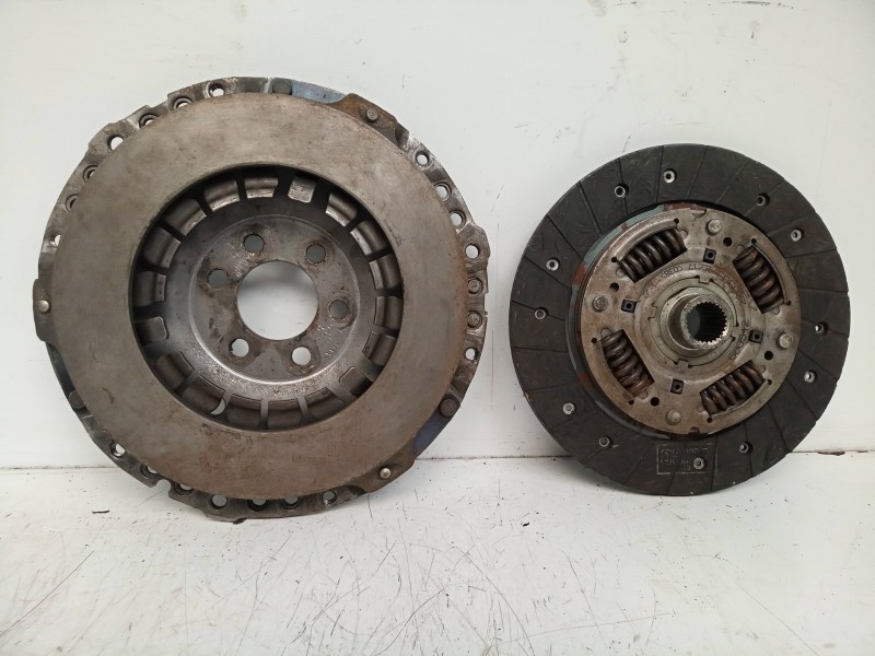 Recambio de kit embrague para seat ibiza (6k) 1.6 referencia OEM IAM 680542-2209092217  AEE