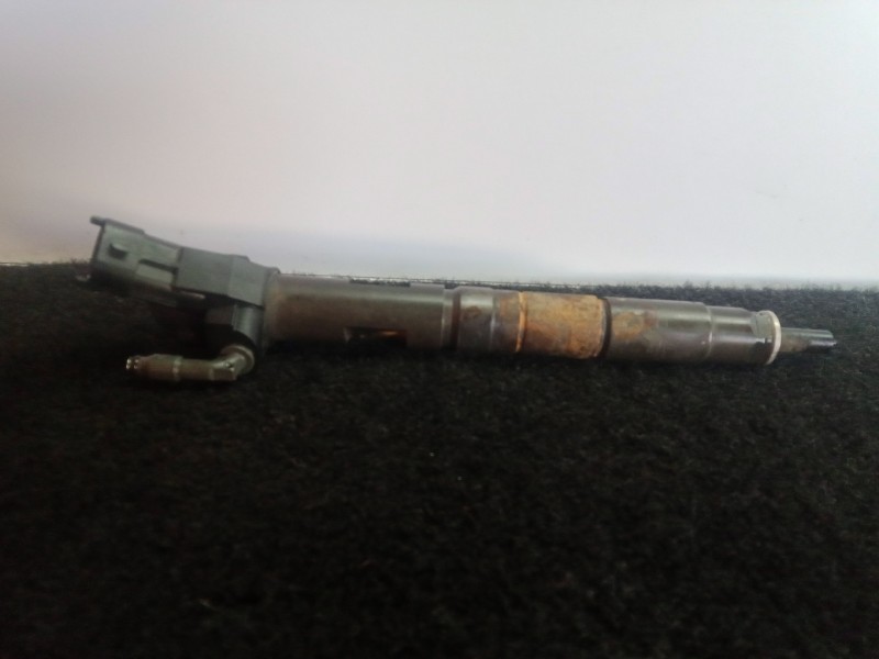 Recambio de inyector para toyota auris 1.4 turbodiesel cat referencia OEM IAM 2367033060-0445116044  