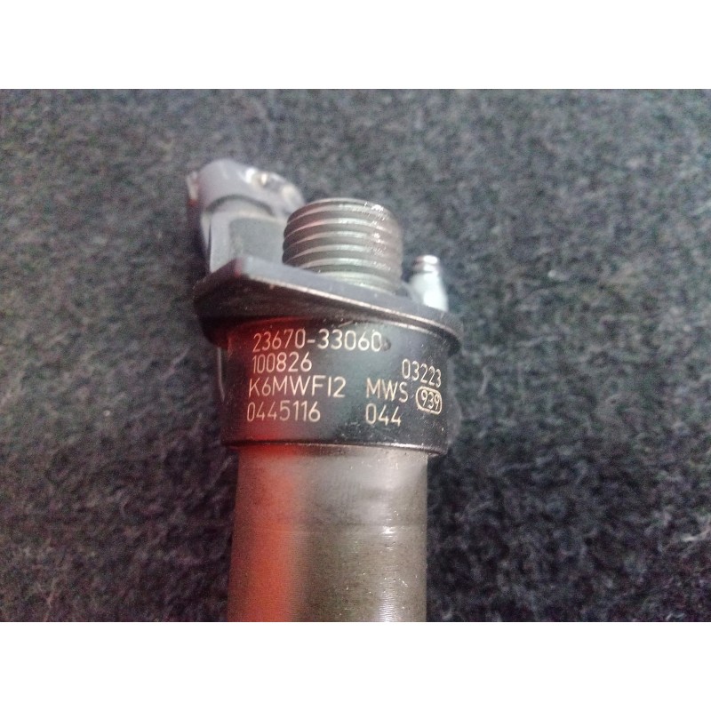 Recambio de inyector para toyota auris 1.4 turbodiesel cat referencia OEM IAM 2367033060-0445116044  
