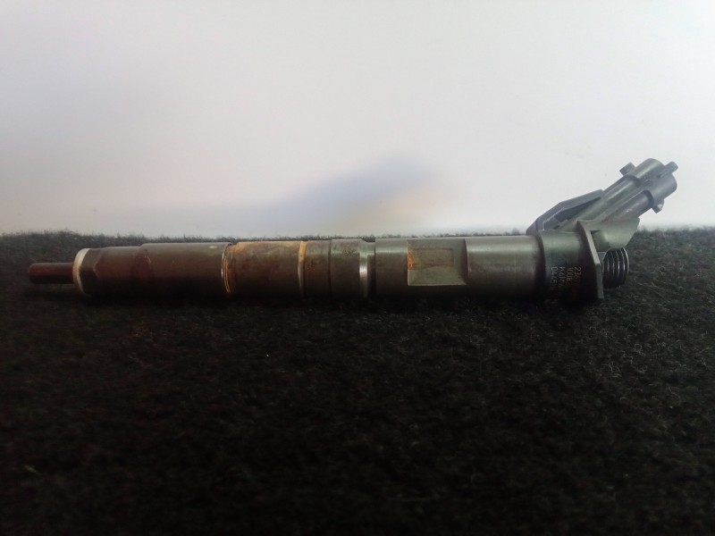Recambio de inyector para toyota auris 1.4 turbodiesel cat referencia OEM IAM 2367033060-0445116044  