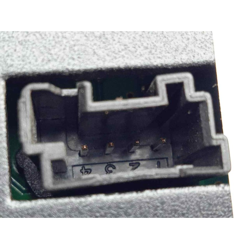 Recambio de pantalla multifuncion para iveco daily furgón 2.3 diesel cat referencia OEM IAM 5801727206  