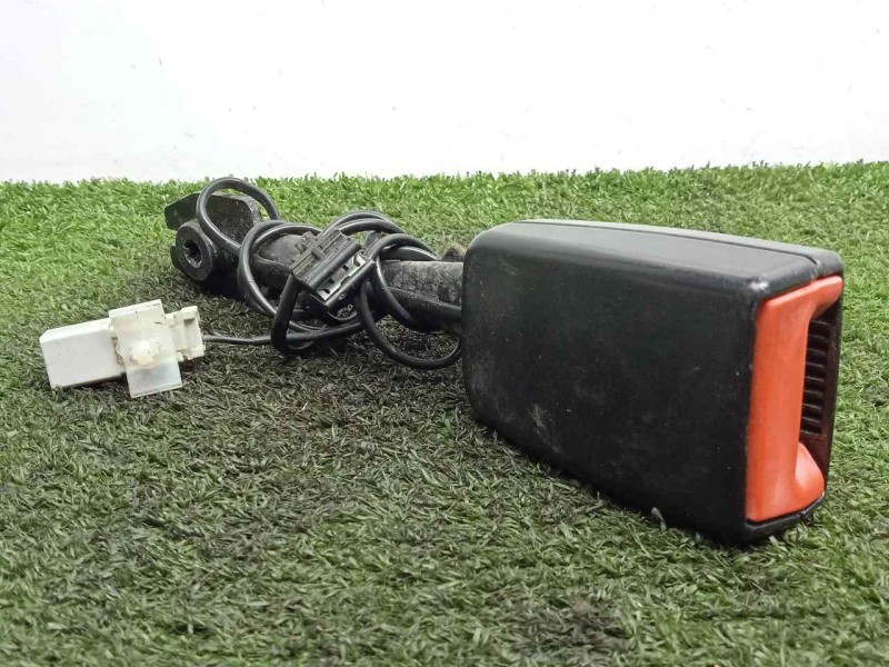 Recambio de enganche cinturon delantero izquierdo para iveco daily furgón 2.3 diesel cat referencia OEM IAM 5801455971  