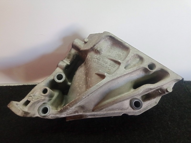 Recambio de soporte motor para skoda fabia combi 1.4 tdi dpf referencia OEM IAM 04B199207  