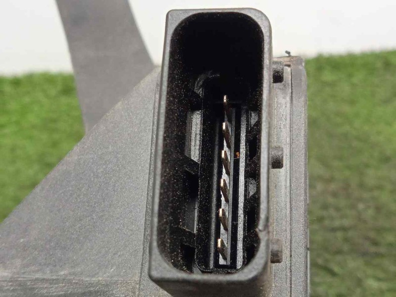 Recambio de potenciometro pedal para iveco daily furgón 2.3 diesel cat referencia OEM IAM 5801333490  
