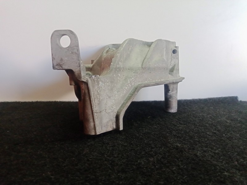 Recambio de soporte motor para skoda fabia combi 1.4 tdi dpf referencia OEM IAM 04B199207  