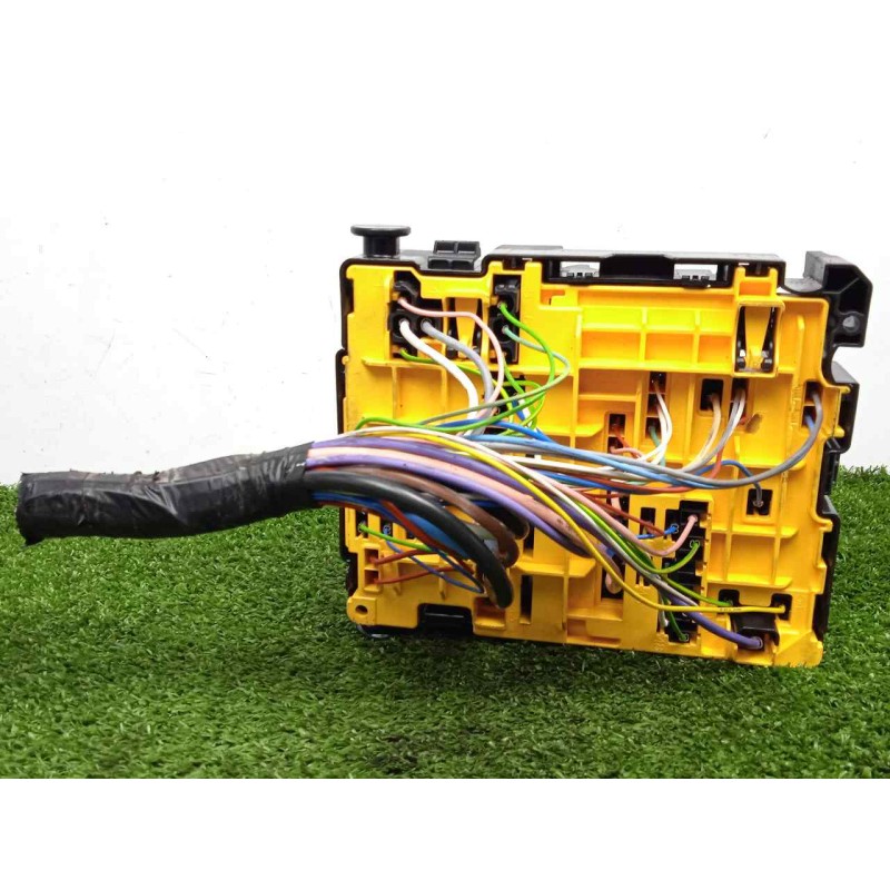 Recambio de caja reles / fusibles para citroën c-elysée 1.2 12v vti referencia OEM IAM 9804848480  
