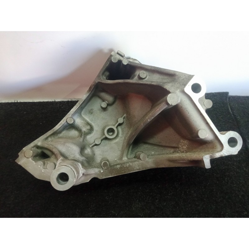 Recambio de soporte motor para skoda fabia combi 1.4 tdi dpf referencia OEM IAM 04B199207  