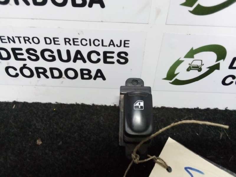 Recambio de mando elevalunas delantero derecho para hyundai accent (mc) 1.5 crdi cat referencia OEM IAM 9357820000-S160  