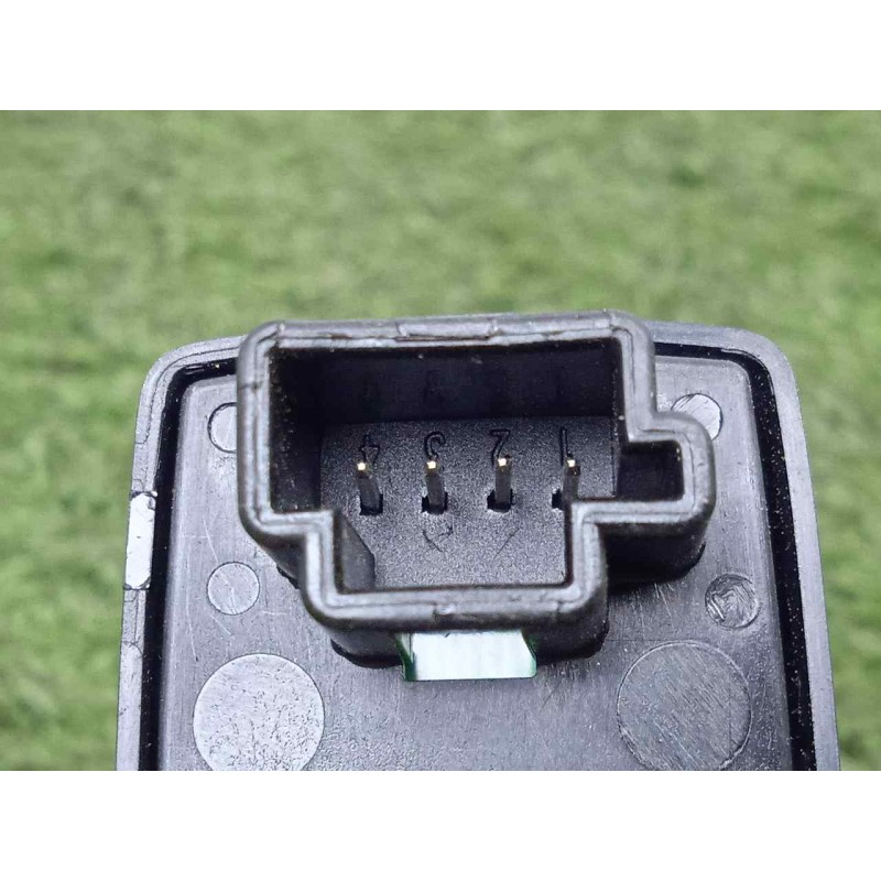 Recambio de mando elevalunas trasero derecho para mercedes-benz clase r (w251) 3.0 cdi cat referencia OEM IAM A2518200510-031281