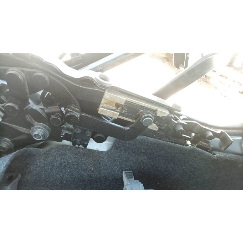 Recambio de bisagra para mitsubishi colt cabrio czc 1.5 cat referencia OEM IAM  TRASERA DERECHA