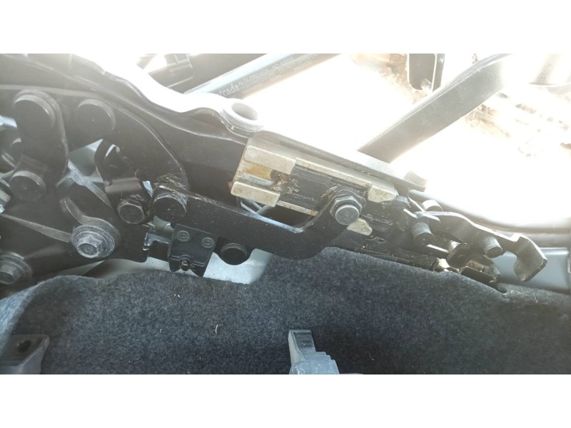 Recambio de bisagra para mitsubishi colt cabrio czc 1.5 cat referencia OEM IAM  TRASERA DERECHA