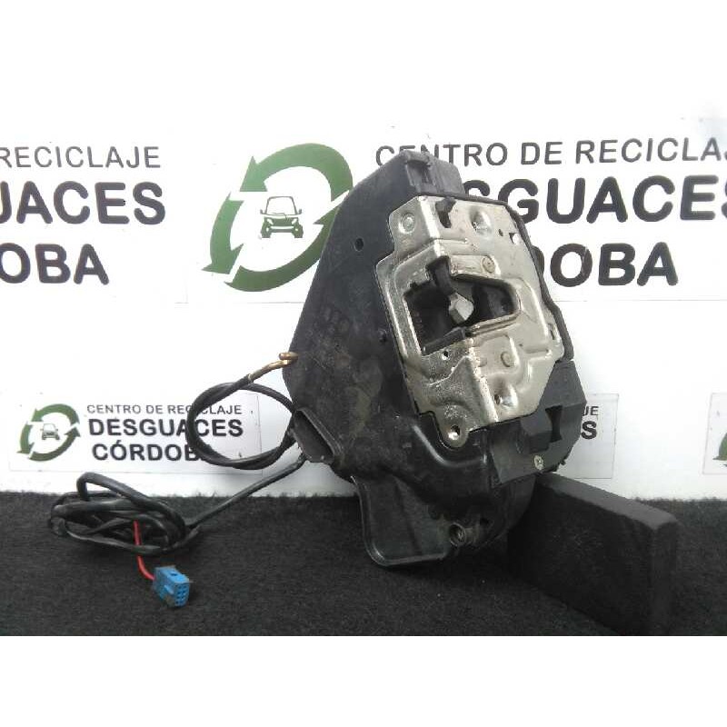 Recambio de cerradura puerta trasera derecha para mercedes-benz clase c (w203) berlina referencia OEM IAM 2037300235 2.PINES 