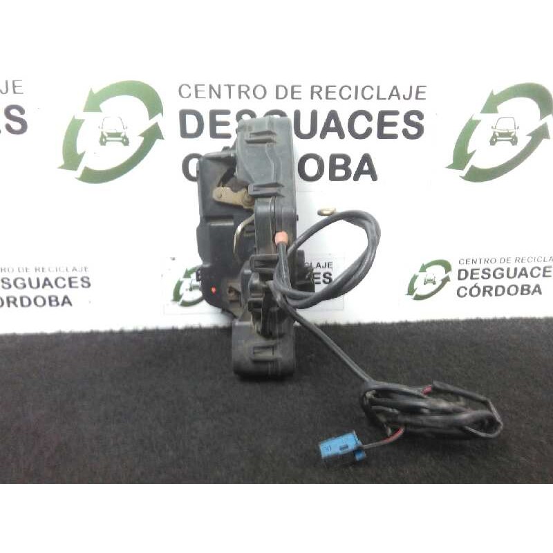 Recambio de cerradura puerta trasera derecha para mercedes-benz clase c (w203) berlina referencia OEM IAM 2037300235 2.PINES 