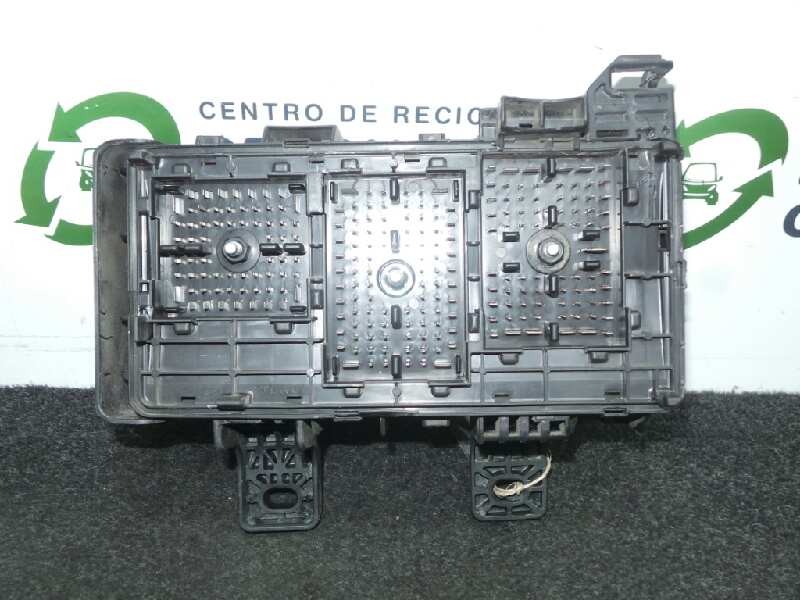 Recambio de caja reles / fusibles para hyundai grandeur / azera 2.2 crdi referencia OEM IAM 919503K540  