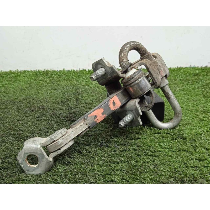 Recambio de retenedor puerta para iveco daily furgón 2.3 diesel cat referencia OEM IAM 3800395 IZQUIERDO 