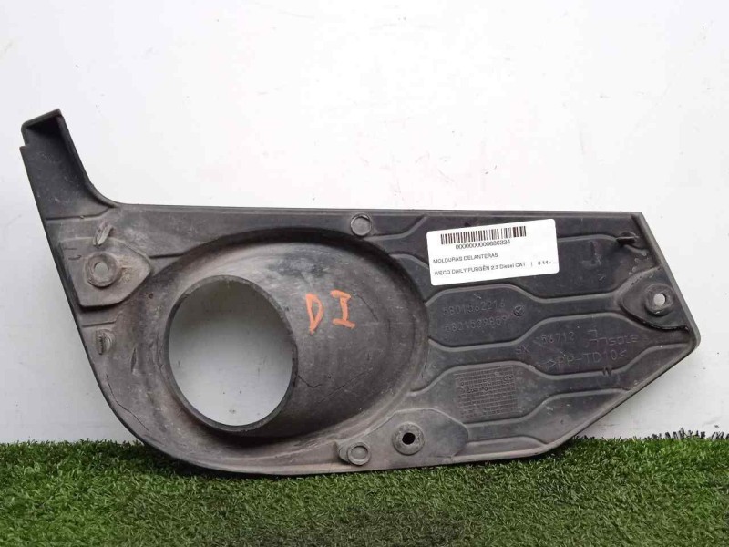 Recambio de molduras delanteras para iveco daily furgón 2.3 diesel cat referencia OEM IAM 5801529859  