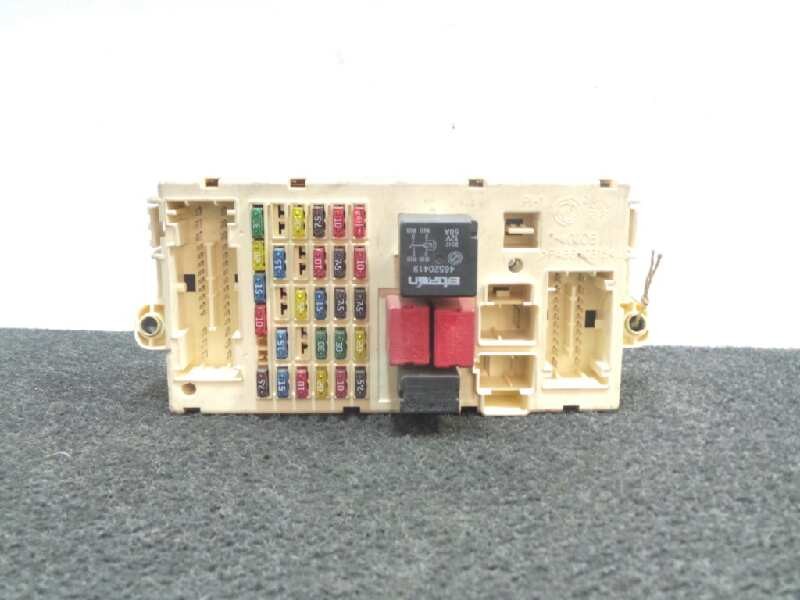 Recambio de caja reles / fusibles para fiat punto berlina (188) 1.2 cat referencia OEM IAM 46758961-188B20175150802  