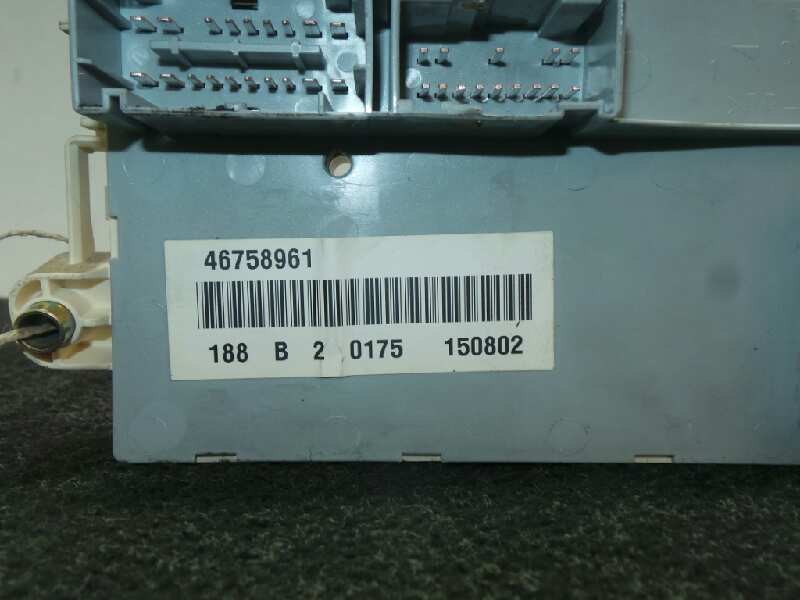 Recambio de caja reles / fusibles para fiat punto berlina (188) 1.2 cat referencia OEM IAM 46758961-188B20175150802  