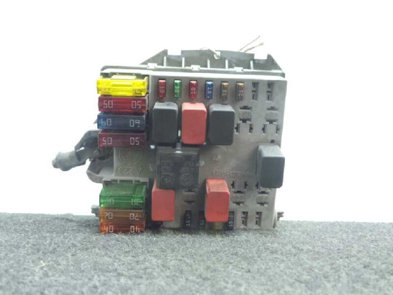 Recambio de caja reles / fusibles para fiat punto berlina (188) 1.2 cat referencia OEM IAM 46778446-263023  