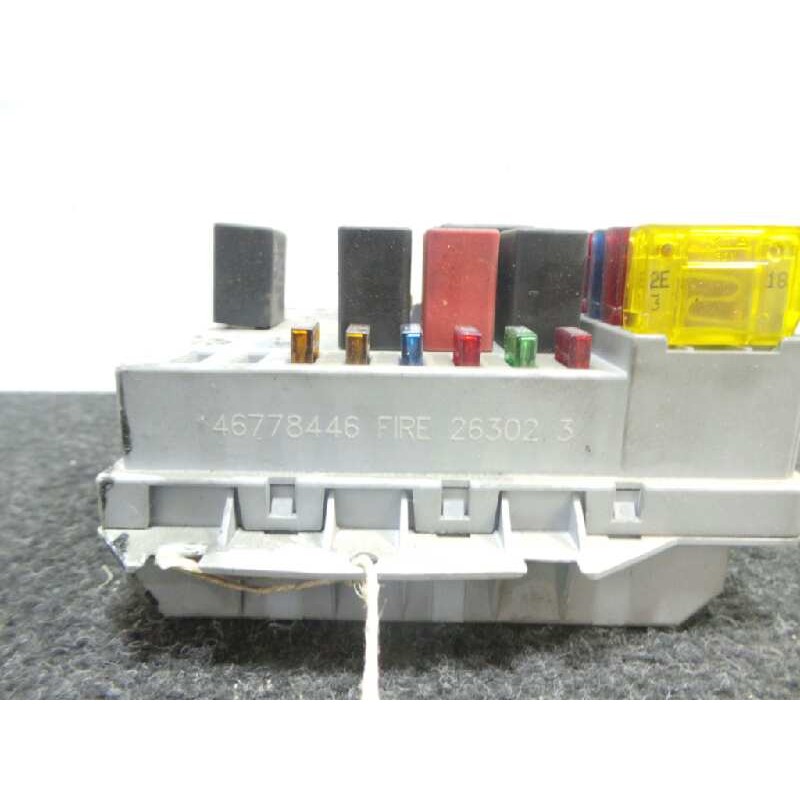 Recambio de caja reles / fusibles para fiat punto berlina (188) 1.2 cat referencia OEM IAM 46778446-263023  