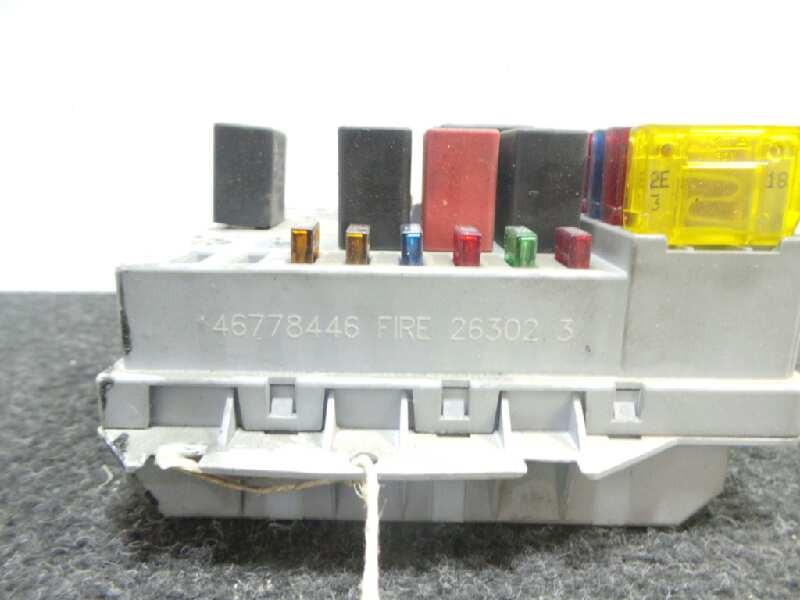 Recambio de caja reles / fusibles para fiat punto berlina (188) 1.2 cat referencia OEM IAM 46778446-263023  