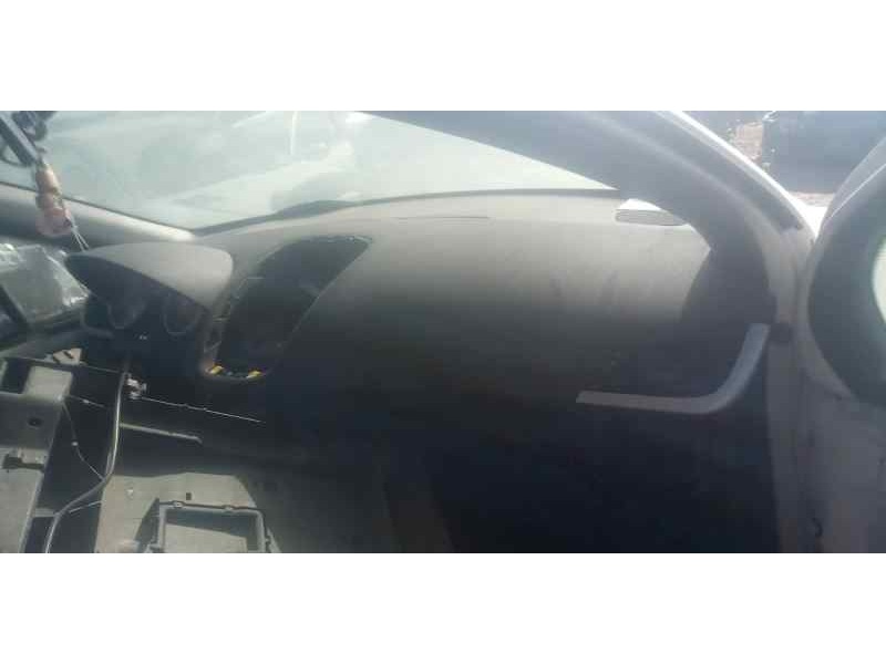 Recambio de salpicadero para peugeot 207 1.4 hdi referencia OEM IAM  TARA 