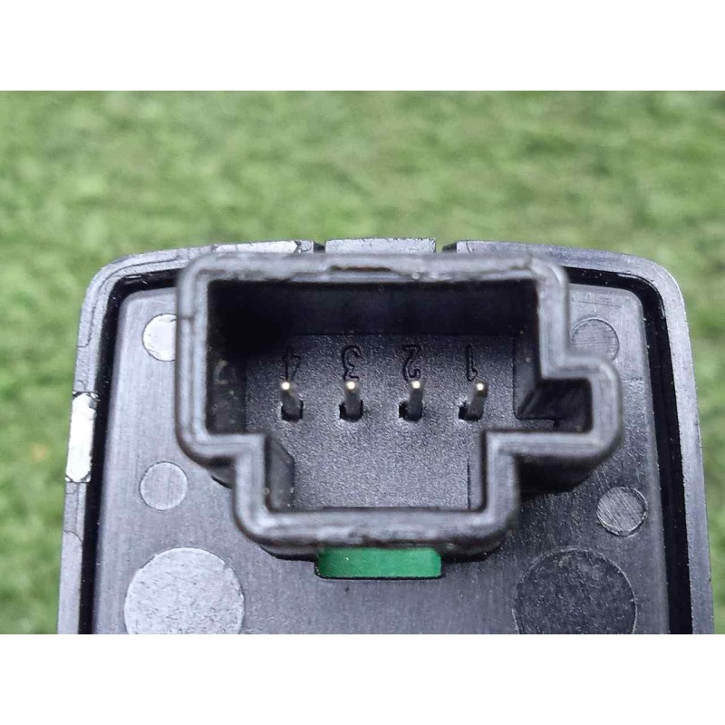 Recambio de mando elevalunas trasero izquierdo para mercedes-benz clase r (w251) 3.0 cdi cat referencia OEM IAM A2518200510-0312