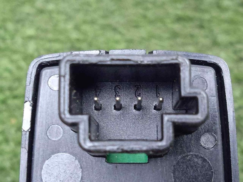 Recambio de mando elevalunas trasero izquierdo para mercedes-benz clase r (w251) 3.0 cdi cat referencia OEM IAM A2518200510-0312