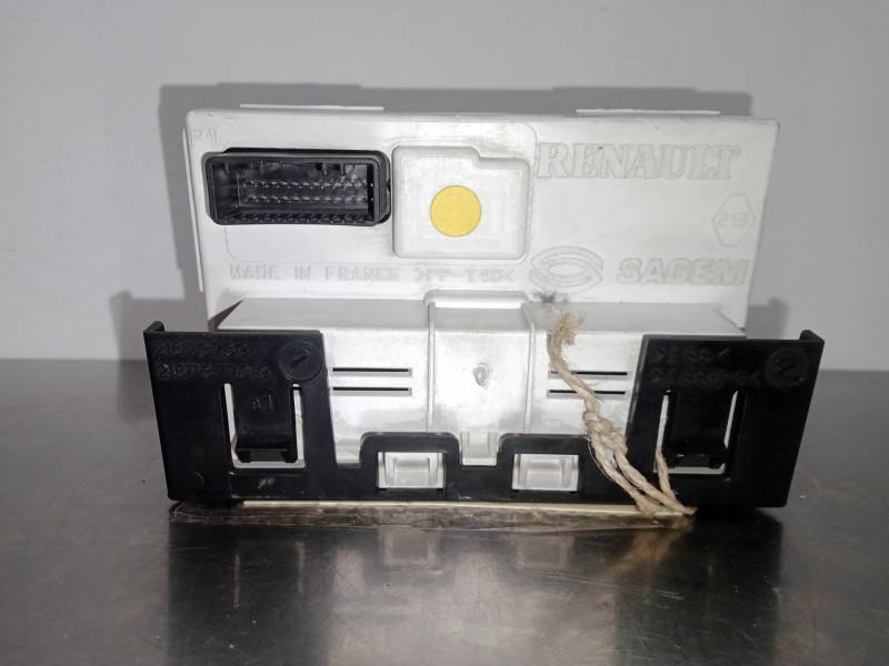 Recambio de pantalla multifuncion para renault clio ii fase ii (b/cb0) 1.5 dci diesel referencia OEM IAM 8200380298-216771272  