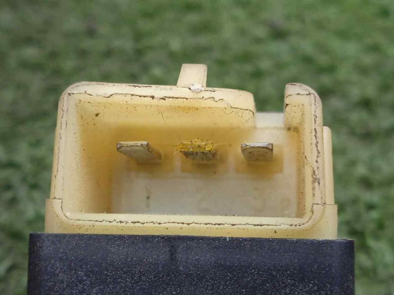 Recambio de mando elevalunas trasero izquierdo para chrysler grand voyager 3.3 v6 referencia OEM IAM 04685727AB  