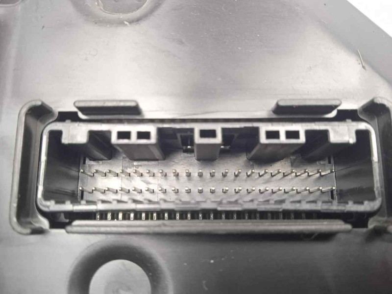 Recambio de cuadro instrumentos para toyota yaris 1.5 16v cat (híbrido) referencia OEM IAM 838000UL60-1575705560  