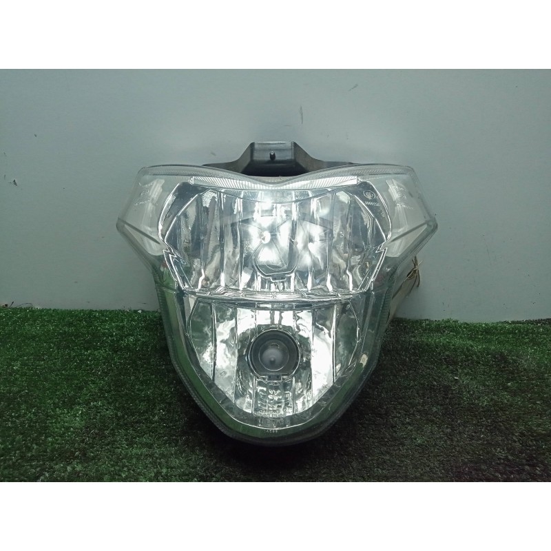 Recambio de faro central para keeway rkv 125 referencia OEM IAM ML-80000L290000  