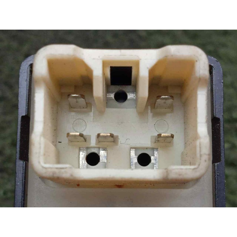 Recambio de mando elevalunas delantero derecho para daewoo matiz 0.8 cat referencia OEM IAM 621W04270  