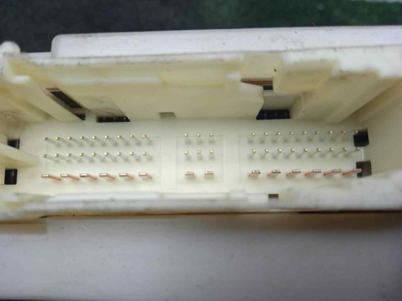 Recambio de caja reles / fusibles para toyota yaris 1.5 16v cat (híbrido) referencia OEM IAM 8273052K40  